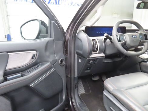 Used 2025 Ford Expedition Active AWD/4WD image 51