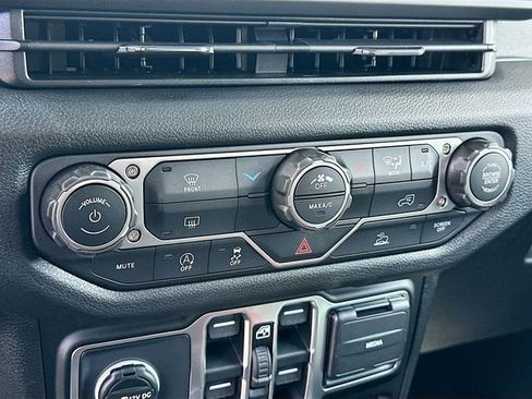 New 2026 Jeep Gladiator Sport AWD/4WD image 10