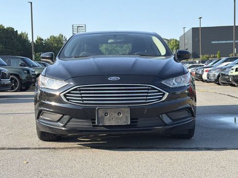 Used 2018 Ford Fusion SE w/ Fusion SE Technology Package FWD image 8