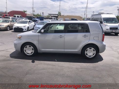 Used 2010 Scion xB FWD image 5