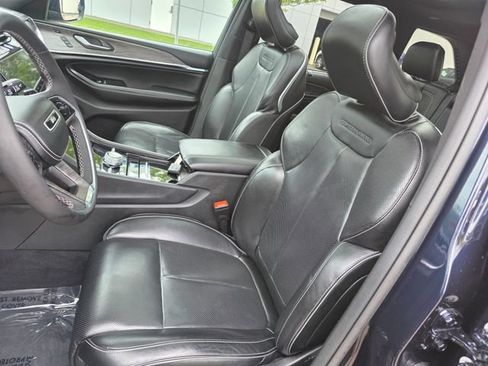 Used 2023 Jeep Grand Cherokee Overland w/ Luxury Tech Group IV AWD/4WD image 24