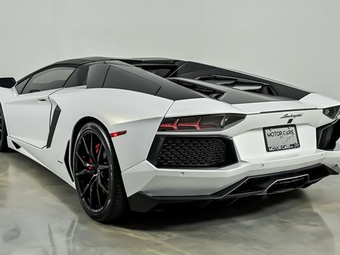 Used 2017 Lamborghini Aventador LP 700-4 AWD/4WD image 9