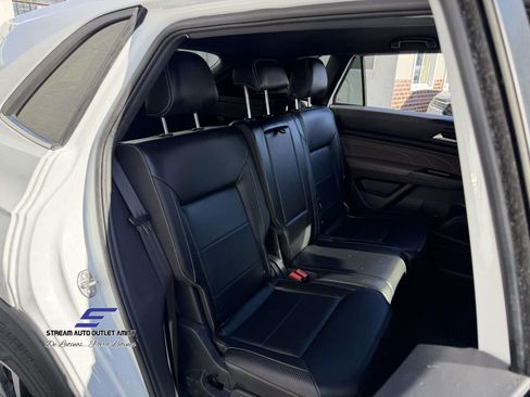 Used 2022 Volkswagen Atlas Cross Sport SE AWD/4WD image 19