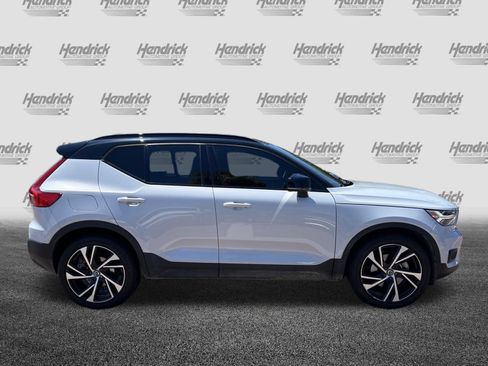 Used 2022 Volvo XC40 T5 R-Design w/ Advanced Package AWD/4WD image 11