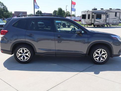 Used 2024 Subaru Forester Premium AWD/4WD image 4