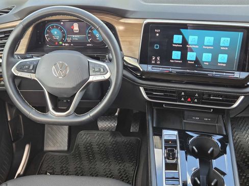 Used 2024 Volkswagen Atlas SE FWD image 25