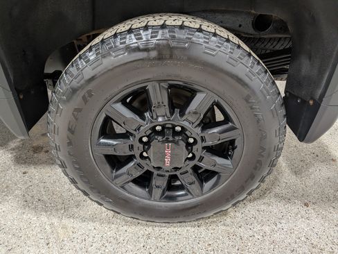 Used 2024 GMC Sierra 2500 AT4 w/ Technology Package AWD/4WD image 13