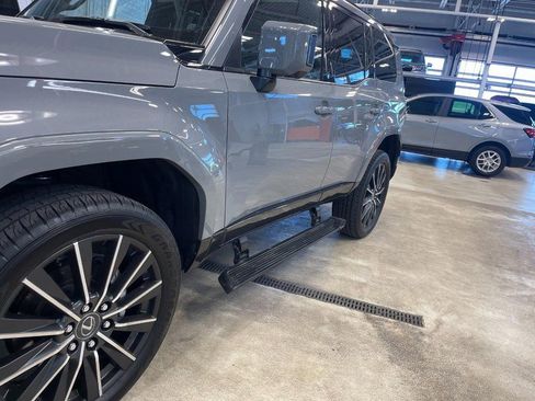 Used 2024 Lexus GX 550 w/ Accessory Package (2T) AWD/4WD image 45