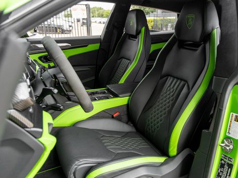 Used 2025 Lamborghini Urus SE image 27