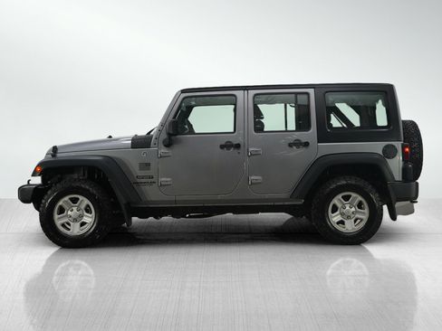 Used 2013 Jeep Wrangler Unlimited Sport image 2