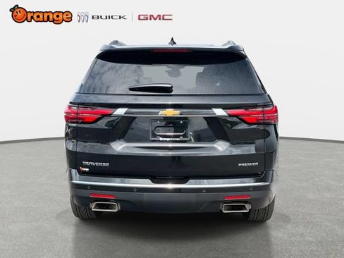 Used 2023 Chevrolet Traverse Premier FWD image 4