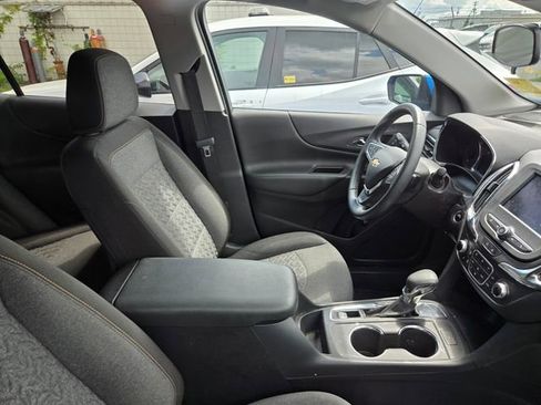 Used 2024 Chevrolet Equinox LT FWD image 2
