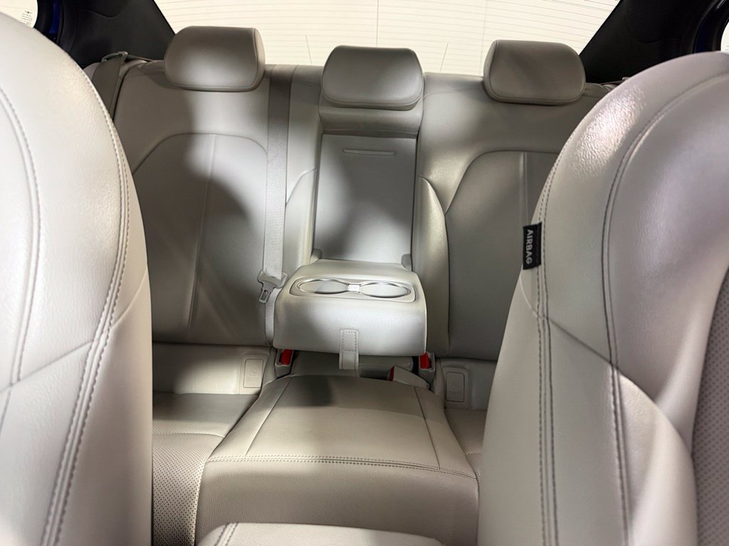 Used 2022 Genesis G70 2.0T RWD image 16
