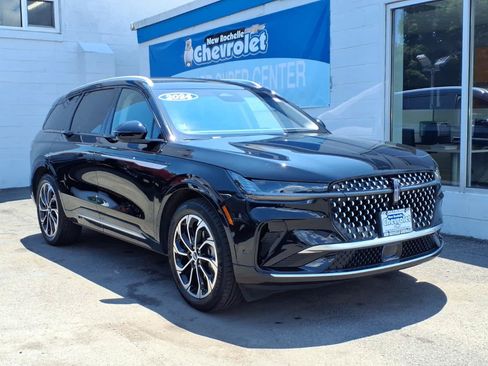 Used 2024 Lincoln Nautilus Reserve AWD/4WD image 1