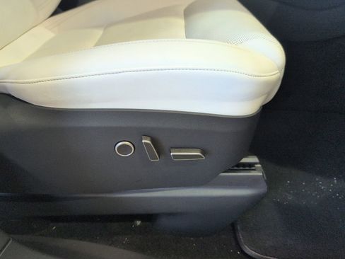 Used 2023 Tesla Model X AWD/4WD image 29