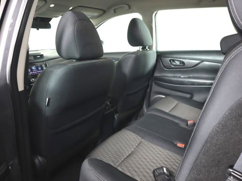 Used 2019 Nissan Rogue S AWD/4WD image 18