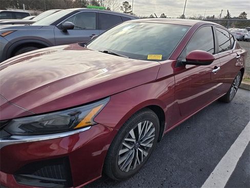 Certified 2024 Nissan Altima 2.5 SV w/ SV Premium Package image 9