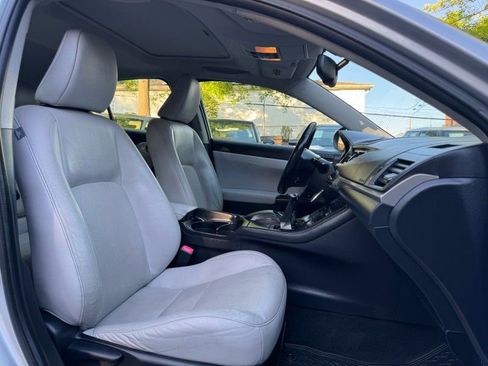 Used 2012 Lexus CT 200h Premium w/ Leather Pkg FWD image 21