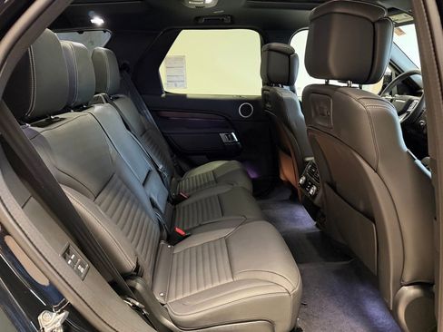 New 2025 Land Rover Discovery Dynamic SE image 17