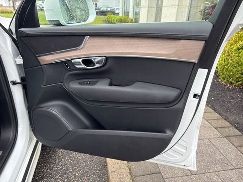 Used 2025 Volvo XC90 B6 Plus AWD/4WD image 16