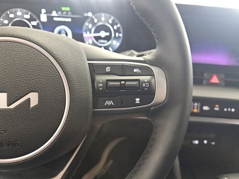 Used 2025 Kia Sportage SX image 16