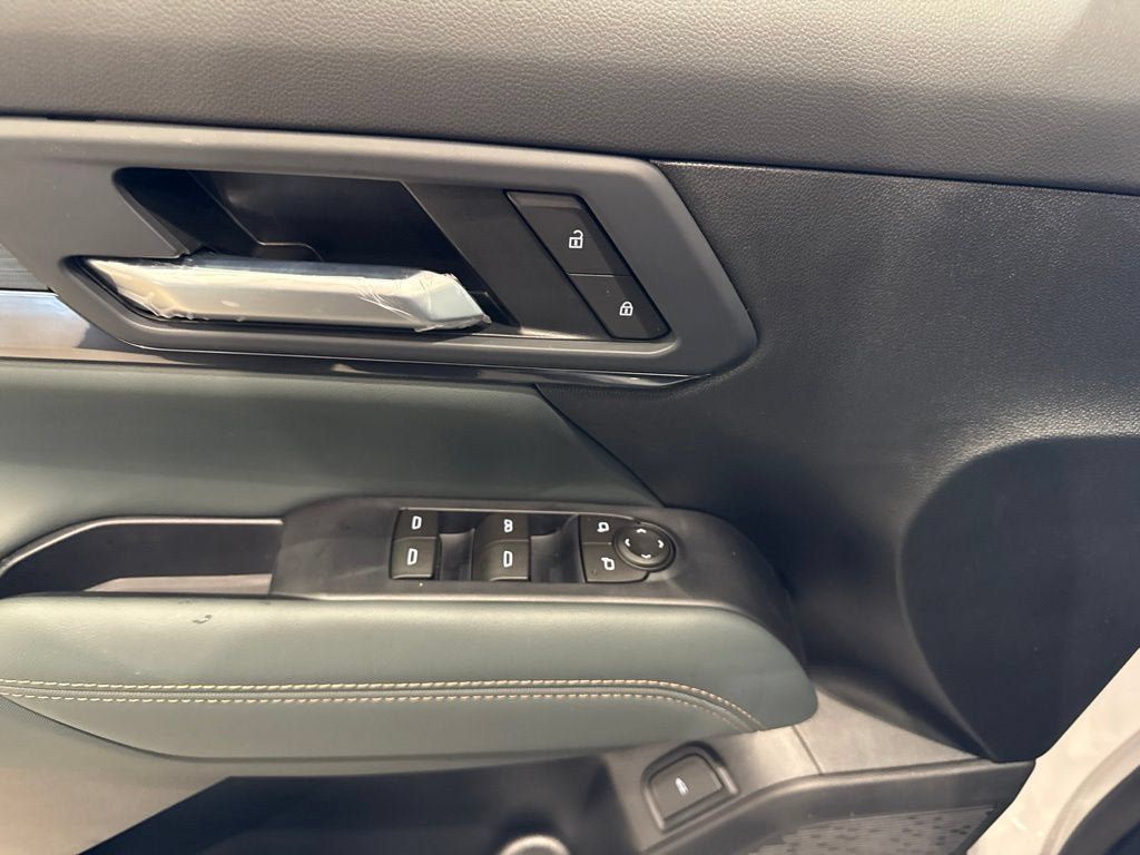 New 2026 GMC Terrain AT4 w/ LPO, Floor Liner Package AWD/4WD image 23