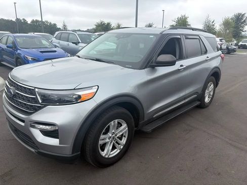 Used 2023 Ford Explorer XLT w/ Equipment Group 202A AWD/4WD image 7