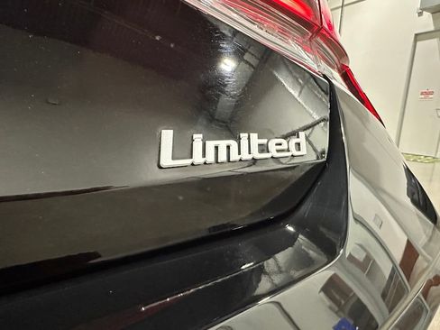 Used 2025 Hyundai Elantra Limited FWD image 10