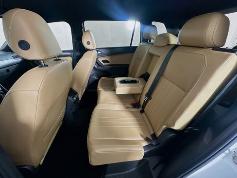 Used 2024 Volkswagen Tiguan SE image 25