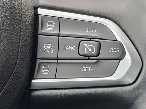 Certified 2022 Jeep Compass Limited image 34