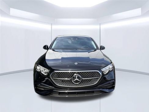 Used 2025 Mercedes-Benz E 350 4MATIC Sedan image 2