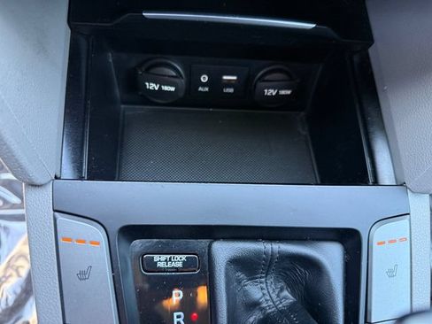 Used 2017 Hyundai Elantra SE w/ SE A/T Tech Package 03 FWD image 19