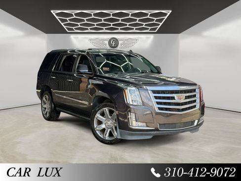 Used 2018 Cadillac Escalade Premium Luxury RWD image 7