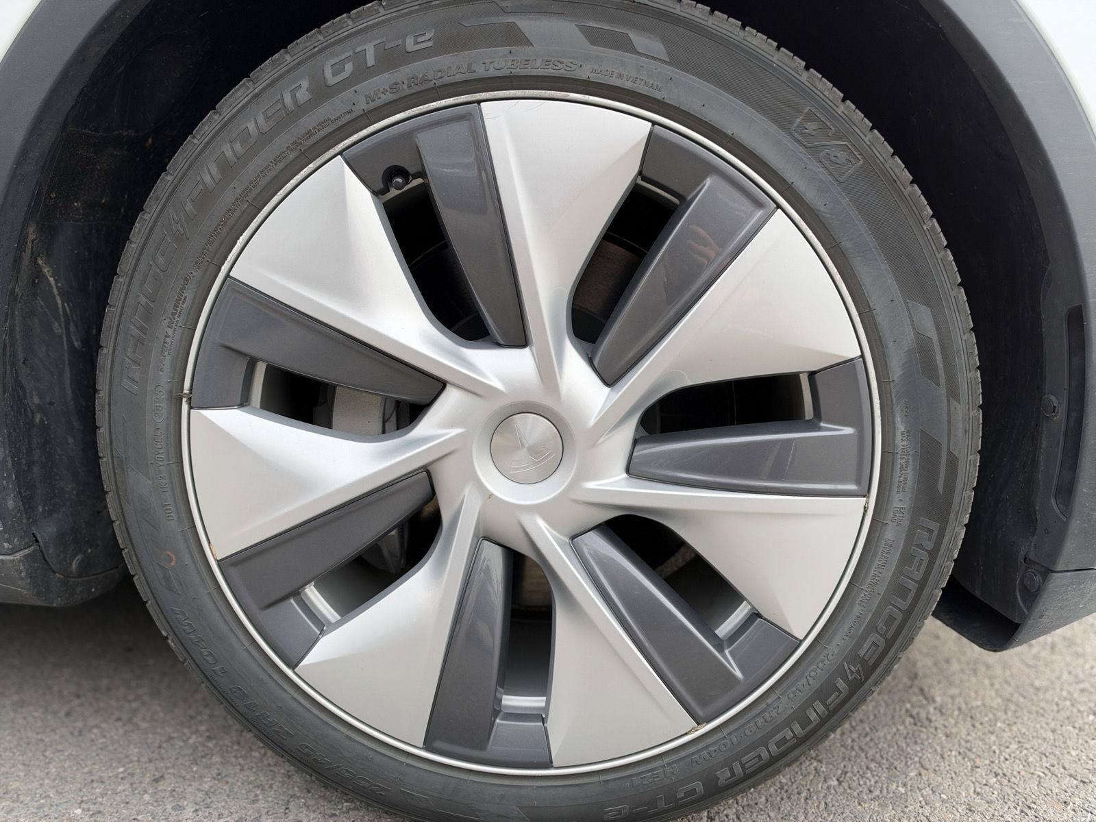 Used 2023 Tesla Model Y Long Range AWD/4WD image 10