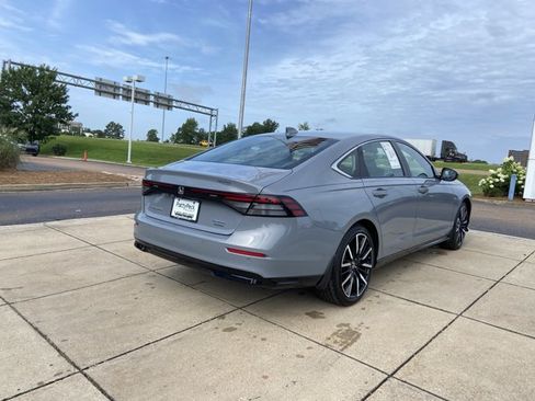 Used 2023 Honda Accord Touring image 11