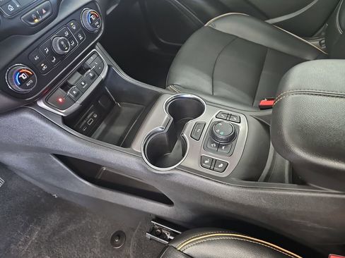 Used 2022 GMC Terrain AT4 w/ Tech Package AWD/4WD image 25