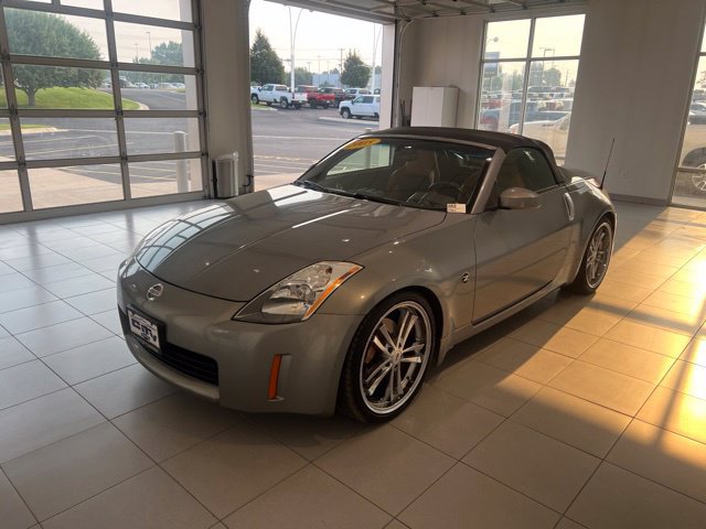 Used 2005 Nissan 350Z Grand Touring RWD image 3