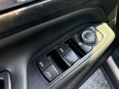 Used 2019 Chevrolet Equinox LT FWD image 21