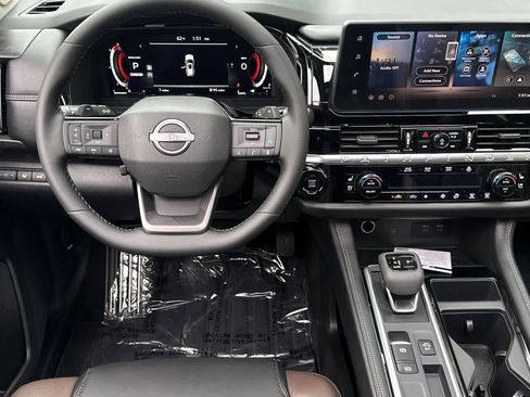 New 2026 Nissan Pathfinder Platinum FWD image 16