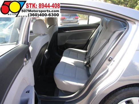 Used 2019 Hyundai Elantra SE image 12