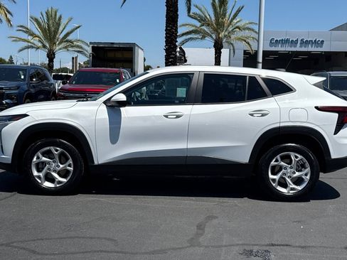 Used 2025 Chevrolet Trax LS w/ LS Convenience Package FWD image 6