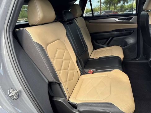 Used 2024 Volkswagen Atlas Cross Sport SE image 20