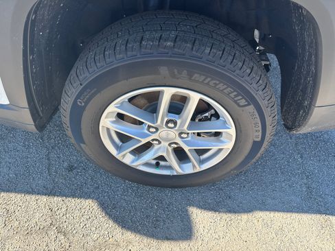 New 2025 Jeep Grand Cherokee L Laredo image 19