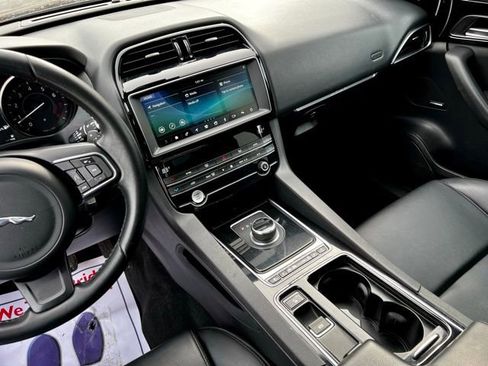 Used 2020 Jaguar F-PACE Premium image 38