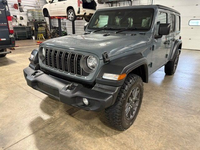 Used 2025 Jeep Wrangler Unlimited Sport w/ Convenience Group AWD/4WD image 9