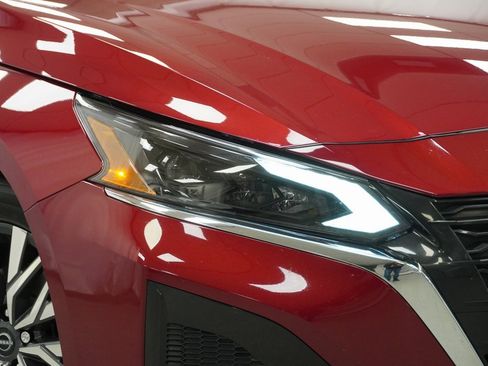 Used 2023 Nissan Altima 2.5 SV w/ SV Premium Package image 6