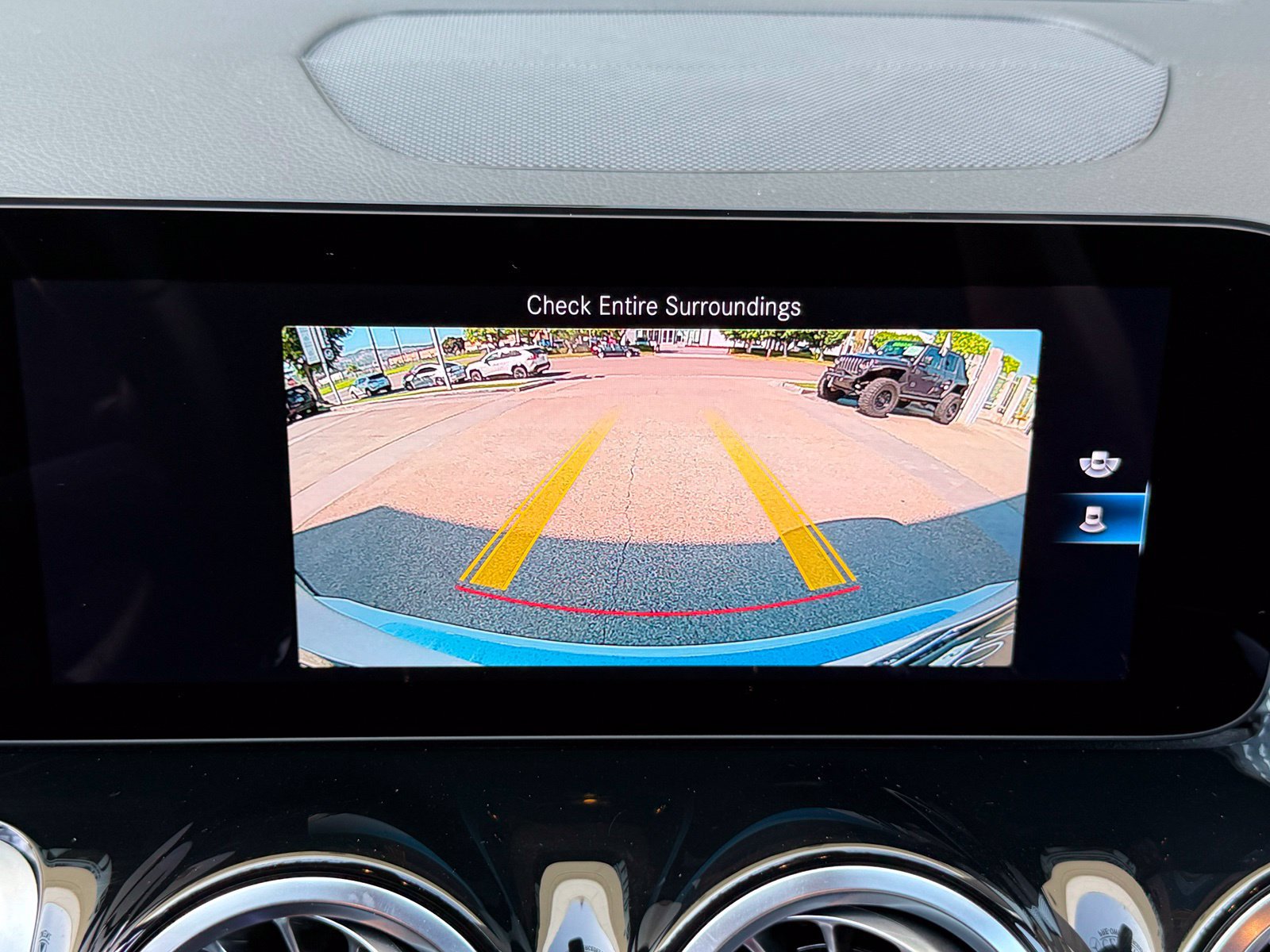 Used 2023 Mercedes-Benz GLB 250 image 36