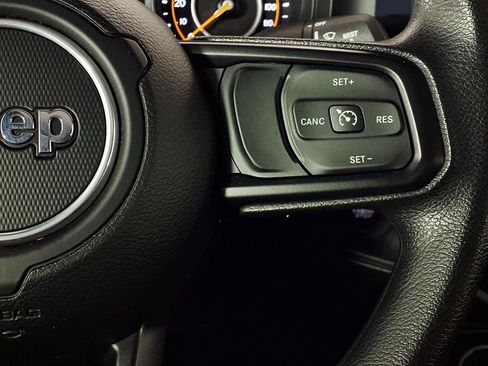 Used 2024 Jeep Gladiator Sport AWD/4WD image 20