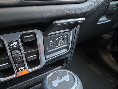 Used 2025 Jeep Wrangler Unlimited Sahara AWD/4WD image 22