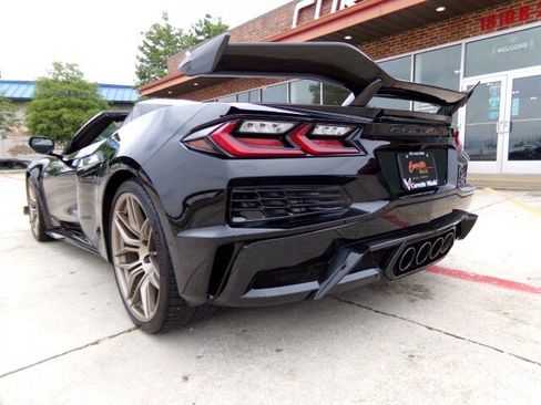 Used 2024 Chevrolet Corvette Z06 w/ Stealth Interior Trim Package RWD image 8